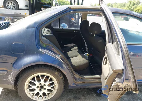 2001 Volkswagen Jetta Wolfsburg z USA, uszkodzony, nr VIN 3VWPD69M21M169816